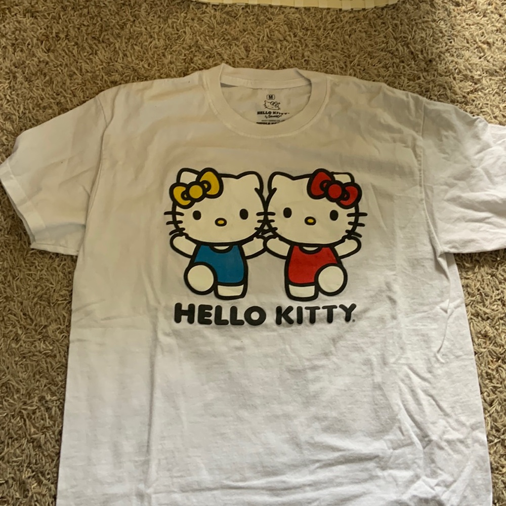 White hello kitty graphic tee, size M
